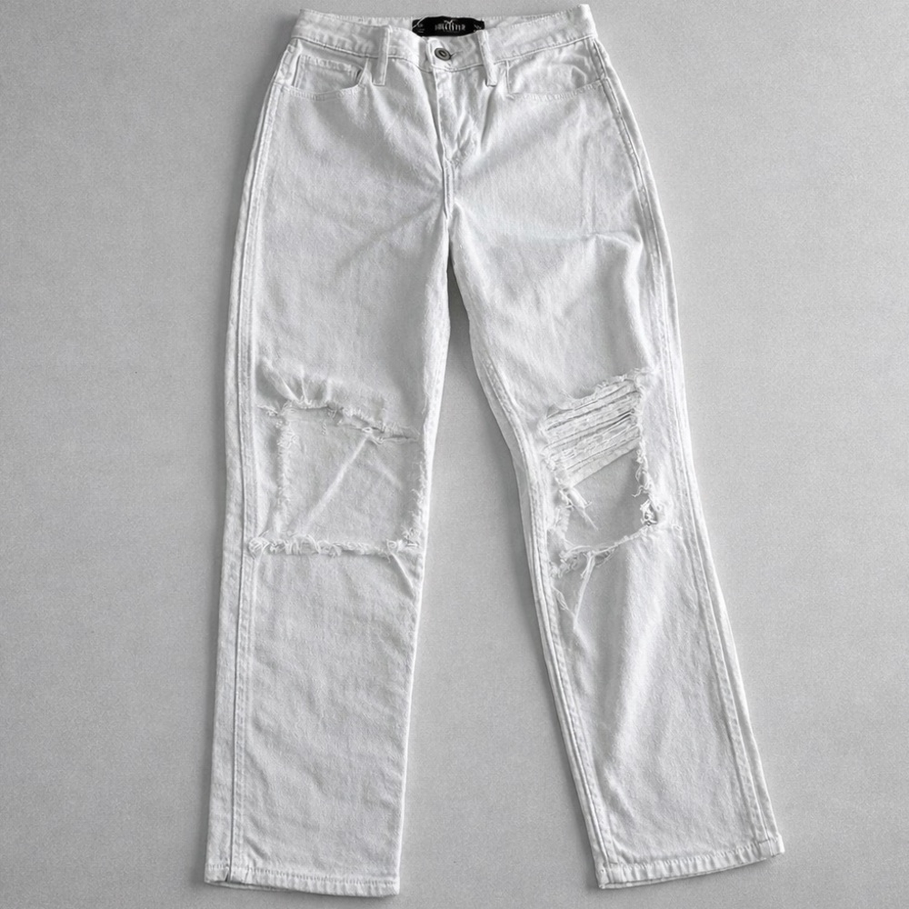 Hollister White Ultra High Rise Distressed Mom Jeans- 0R(24/27)